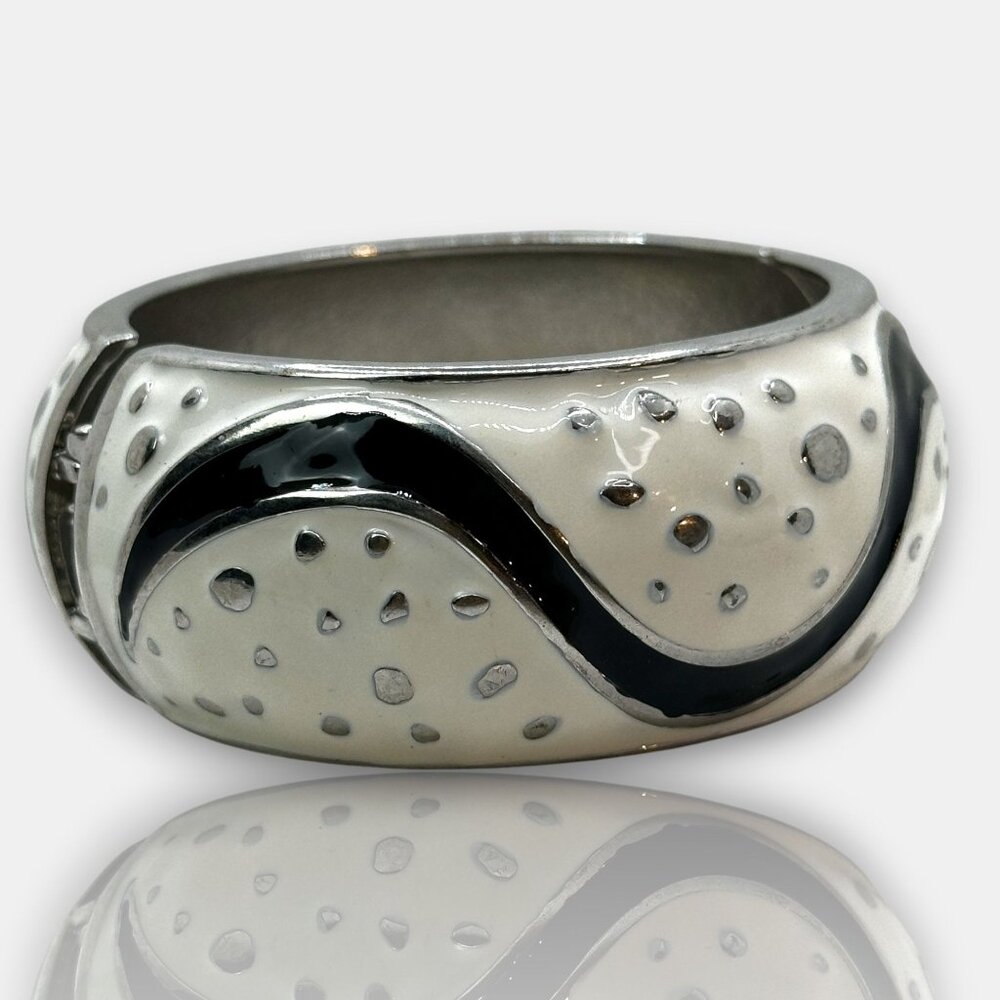 Vintage Bold Black & White Hinged Bangle Bracelet With Textured Design 1970's MO
